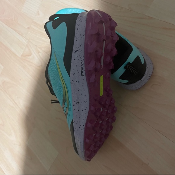 Saucony  Xodus Ultra Sneakers women size 10.5 - Picture 4 of 4